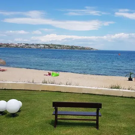 Sand Lilies Beach Apartament *